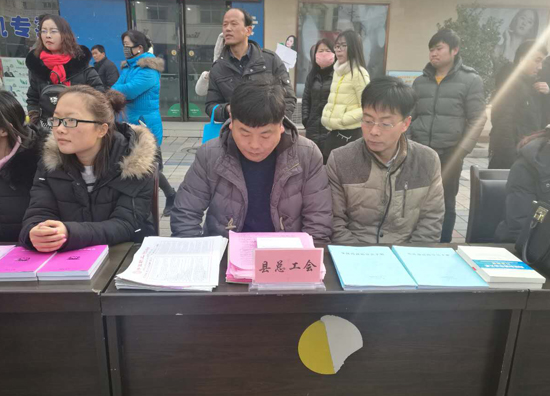 圖三 招聘會(huì)現(xiàn)場(chǎng).jpg